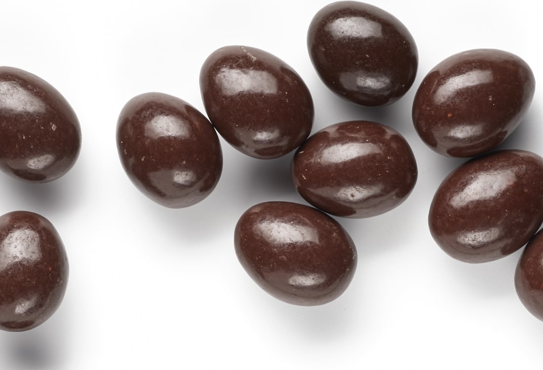 Almendra con chocolate negro